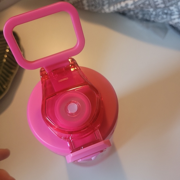 Barbie x Miniso BARBIE COLLECTION PLASTIC BOTTLE. Flip lid Pink! - Picture 5 of 11